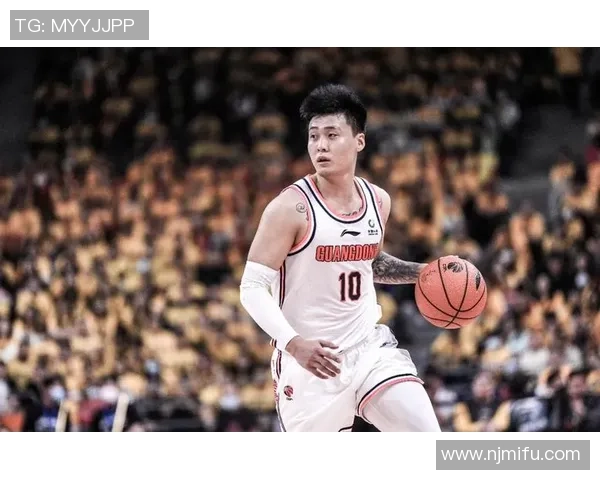 马尚布鲁克斯的篮球之路：从青涩新秀到赛场巨星的蜕变与成长